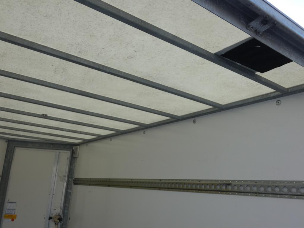 Ifor-Williams Gesloten aanhangwagen tandemas 303x147x183cm 2700kg